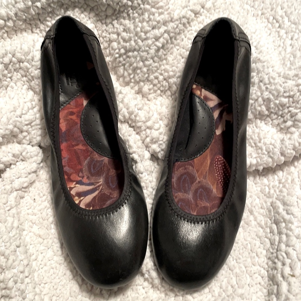 Born dress flats. Size 9M. Black